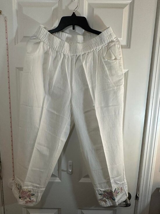 Collections Etc Pants - Collections ETC White Cotton Embroidered Floral Dragonfly Cuff Pull On Pants L